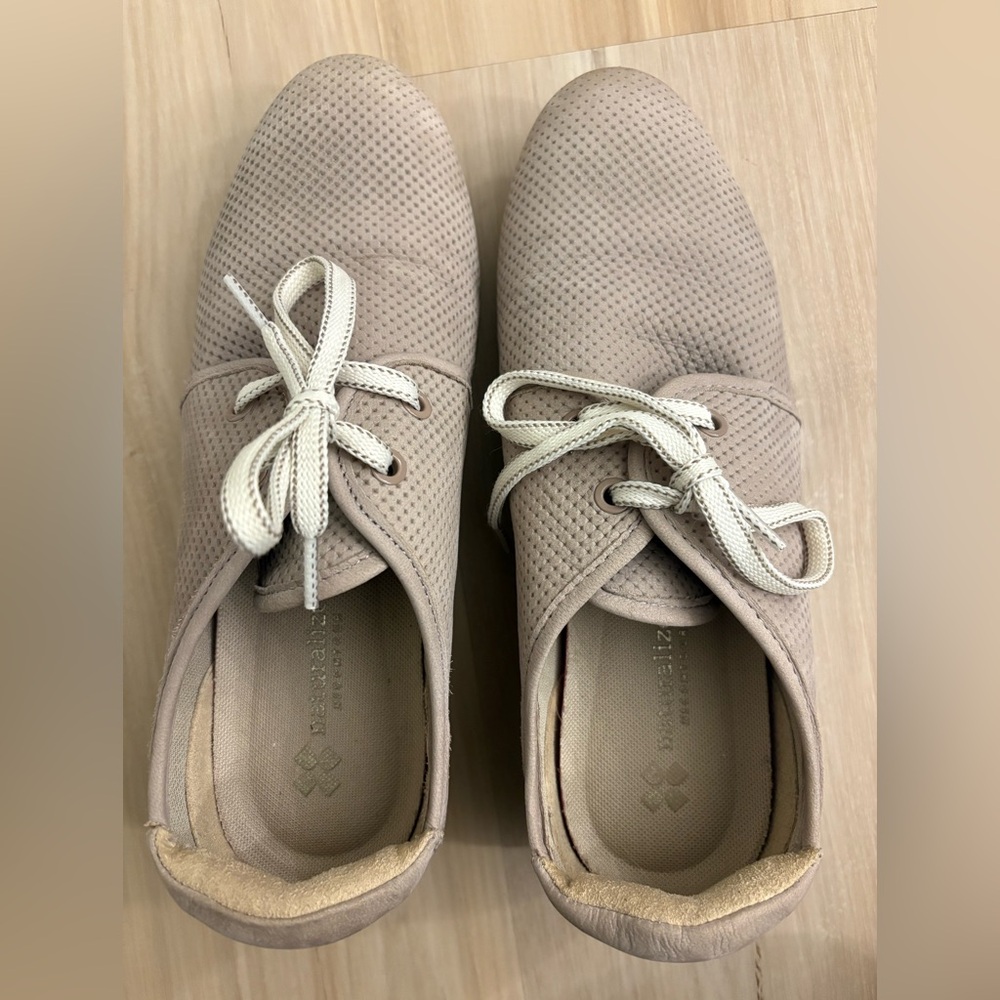 Suede Naturalizer Lace-Up Tennis Shoes